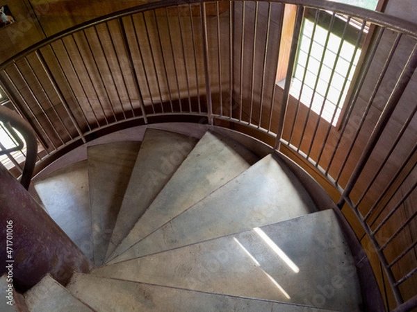 Obraz 螺旋階段と窓