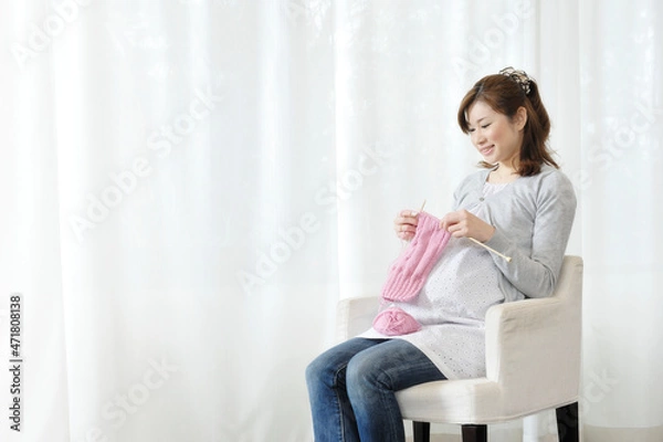 Fototapeta 編み物をする妊婦