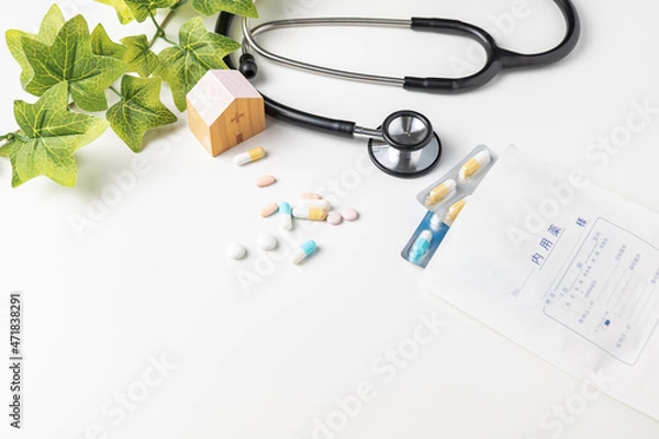 Obraz 医療イメージ。カプセル状の飲み薬と聴診器。