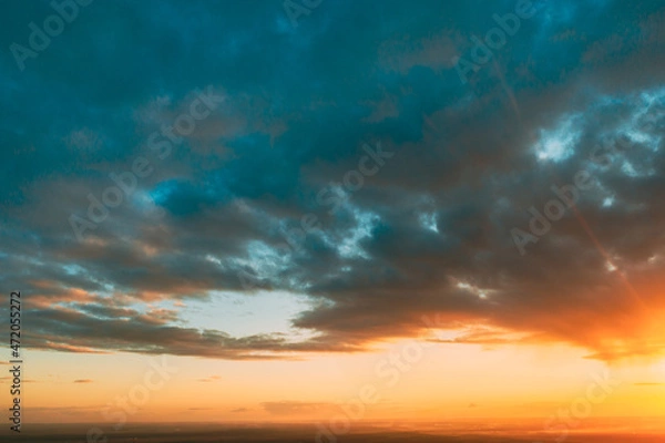 Fototapeta Sunrise Bright Dramatic Sky. Scenic Colorful Sky At Sunset Dawn