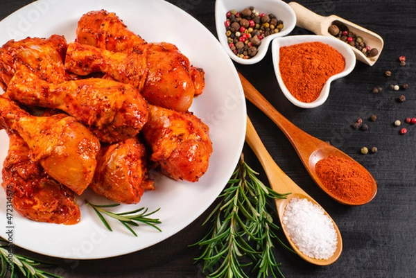 Obraz Smoked chicken leg drumsticks with herbs and spices. Raw marinated chicken meat, chicken legs
