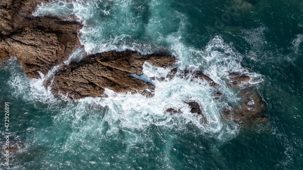 Fototapeta Aerial view of sea crashing waves White foaming waves on seashore rocks,Sai Kung,Hong Kong