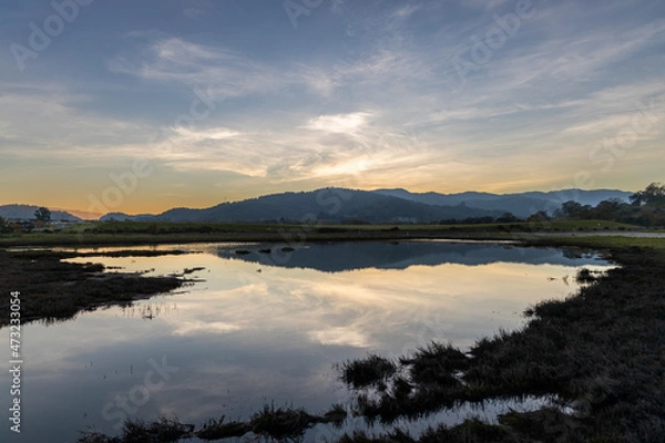 Obraz sunset behind the mountain 