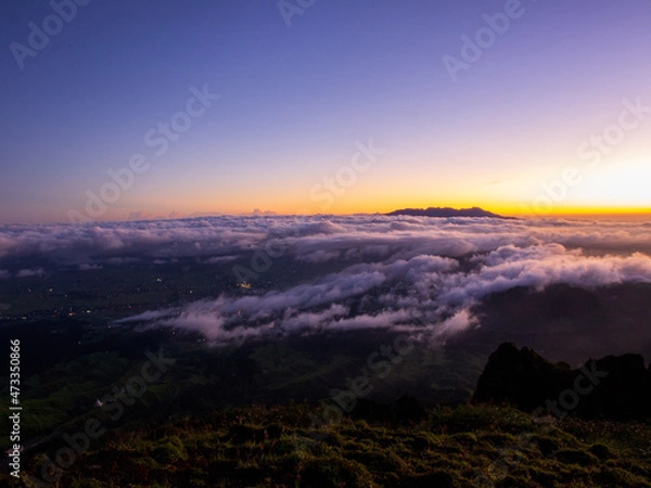 Fototapeta 阿蘇山高岳山頂からの朝焼け