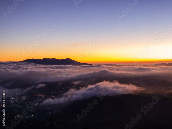 Obraz 阿蘇山高岳山頂からの朝焼け