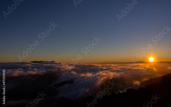 Fototapeta 阿蘇山高岳山頂からの朝焼け