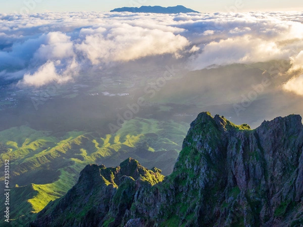 Obraz 阿蘇山山頂高岳の朝焼けの光を浴びて