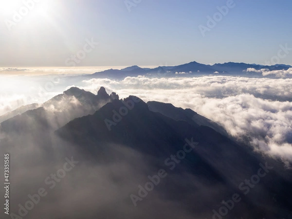 Obraz 阿蘇山山頂から朝日を浴びる根子岳を望む