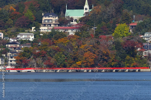 Fototapeta 気仙沼湾の神明崎浮見堂の紅葉風景。　日本宮城県気仙沼市。