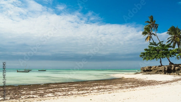 Fototapeta view of the bay and traditional dugouts floating on the water