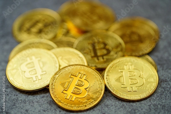 Obraz コンクリートの上に置かれた仮想通貨 暗号通貨 コイン 硬貨