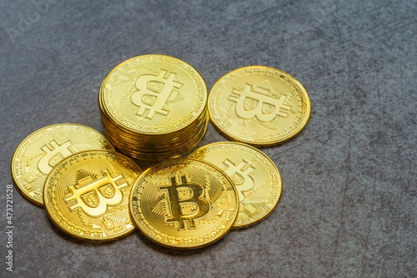 Obraz コンクリートの上に置かれた仮想通貨 暗号通貨 コイン 硬貨