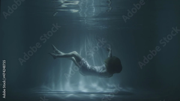 Obraz a girl in a white dress falls under the water