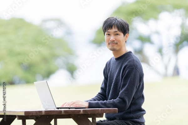 Fototapeta 人物　男性　パソコン　PC  ノマド