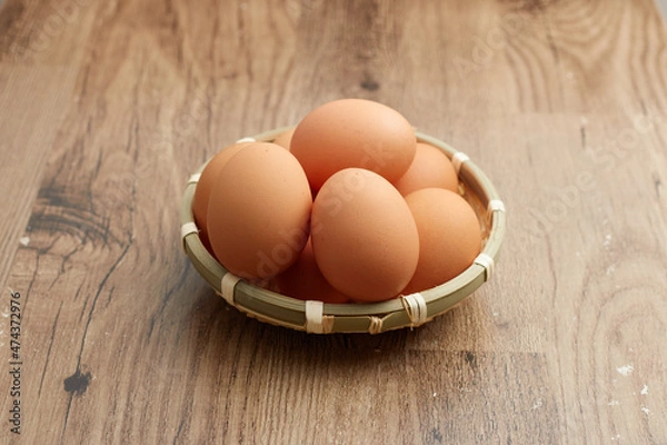 Fototapeta 新鮮で栄養たっぷりの平飼い卵