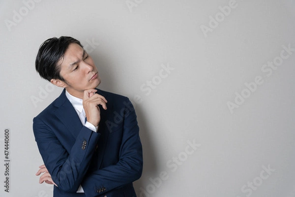 Fototapeta スーツ姿の男性