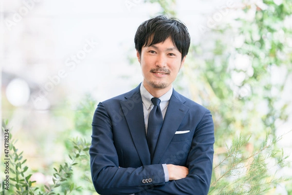 Obraz ネイビースーツ姿の男性