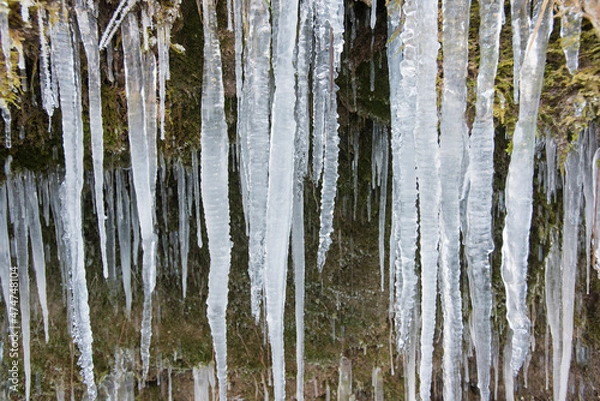 Fototapeta Eiszapfen an einem Wasserfall