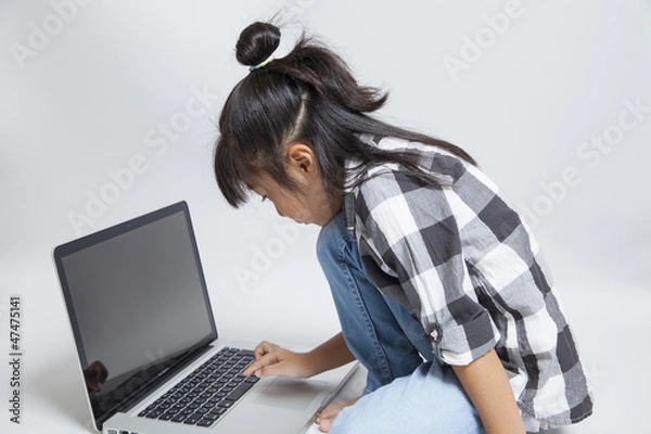 Obraz ノートパソコンで学ぶ女の子