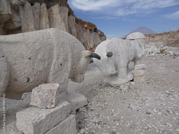 Fototapeta [Peru] The sculpture of bullfighting in The sillar route Quarry  (Arequipa)