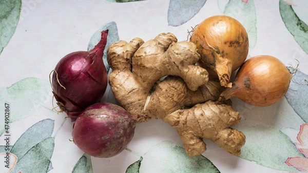 Fototapeta Ginger and onions on rustic background