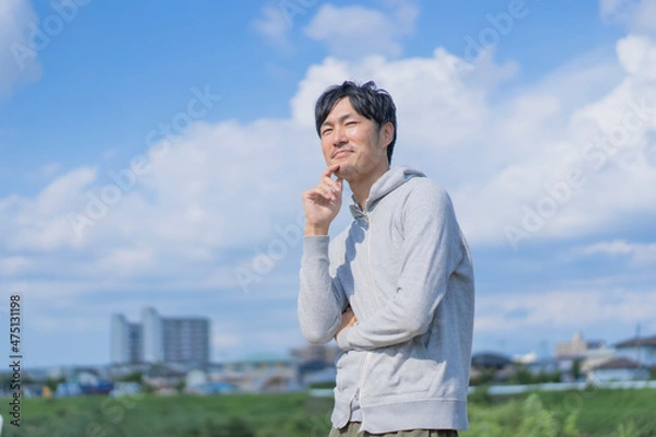 Fototapeta 空と運動する男性