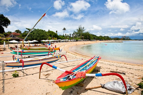 Obraz Tradycyjne łodzie rybackie na plaży na Sanur na Bali