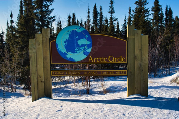 Fototapeta Dalton Highway is a 414-mile road in Alaska beginning north of Fairbanks and ends at Deadhorse near Arctic Ocean. Subject of the first episode of the BBC's World's Most Dangerous roads.	