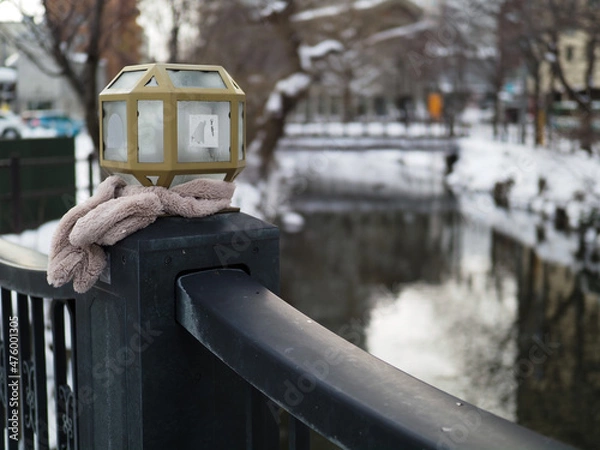 Obraz 冬の鴨々川にかかる橋の欄干