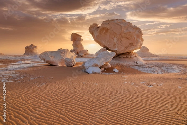 Obraz Limestone rocks in the White Desert at sunset. Egypt, mushroom rocks in the desert.