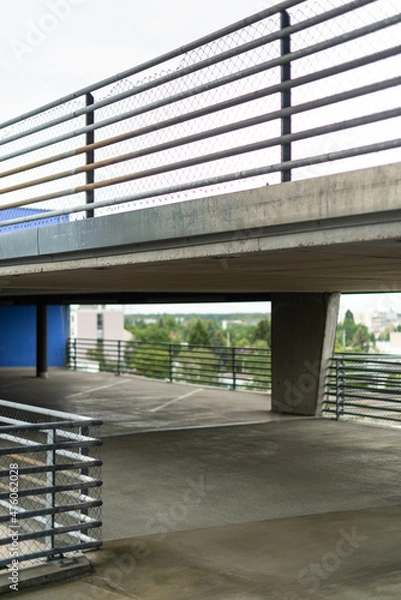 Fototapeta parkhaus alt verschmutzt