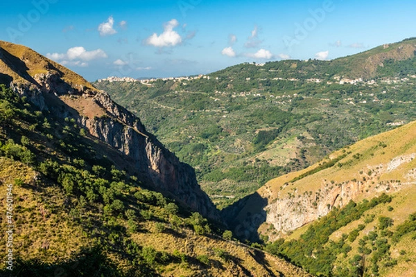 Fototapeta Canyon and river forming the so called Stretta di Longi, Galati Mamertino