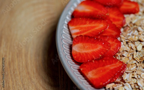 Fototapeta High resolution: Oat flakes with sliced straweberries