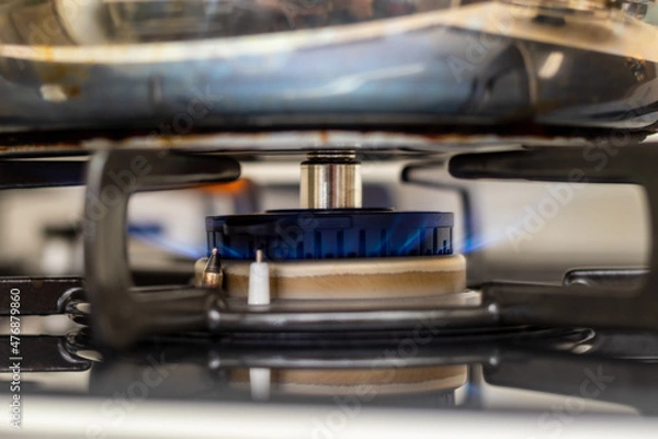 Fototapeta 金属鍋を加熱するガスバーナーの青い炎