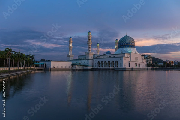 Fototapeta Beautiful Sunset and reflection of Floating Mosque of Kota Kinabalu, Sabah, Amazing sunset and reflection of Floating Mosque