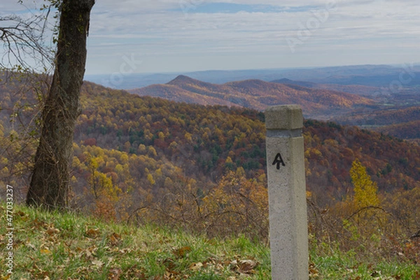 Obraz Hiking the Appalachian Trail in full autumn color