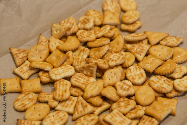 Fototapeta wheat cookies are scattered on craft paper