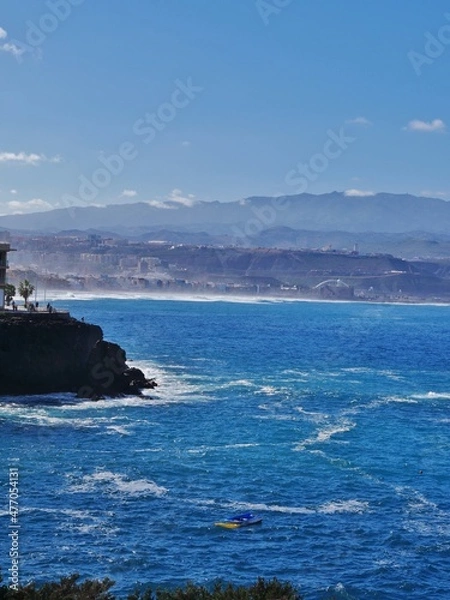 Fototapeta Felküste in Las Palmas vor Bergen und Atlantik