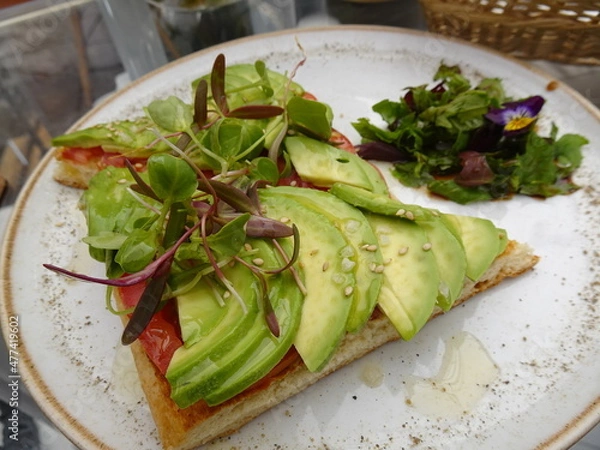 Fototapeta [Peru] Close up of toast with tomato and avocado slices (Cusco)