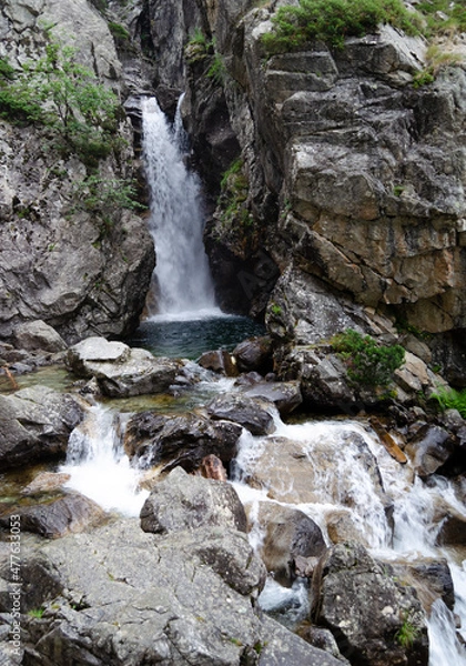 Fototapeta Waterfall in the mountains of Ordesa and Monte Perdido