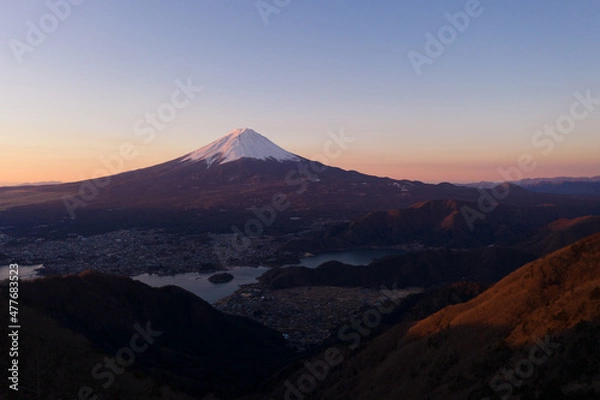 Fototapeta 富士山と河口湖　朝焼け　景色　新道峠