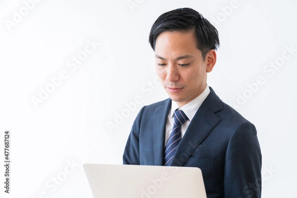 Fototapeta パソコンを見るビジネスマン
