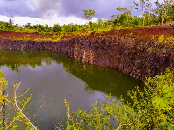 Obraz A extração e refino de minerais para a construção