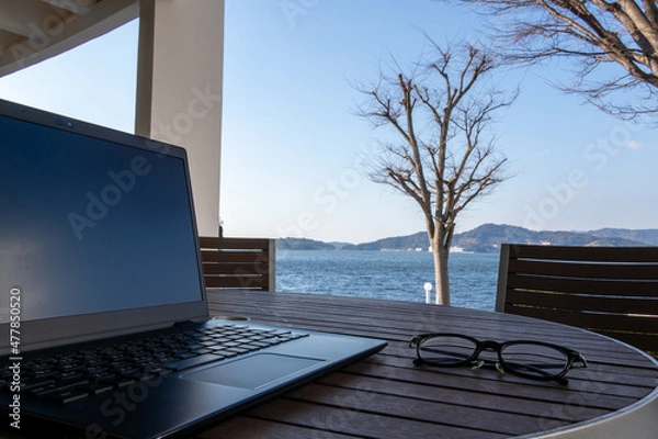 Fototapeta 湖が見えるテラスでのテレワーク またはワーケーション　remote working at the lakeside terrace