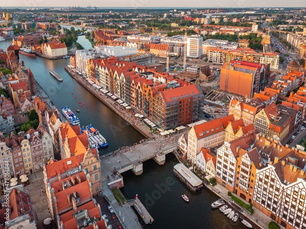 Obraz A warm summer day above the Old Town in Gdańsk. Aerial photo of the monuments of this old town.