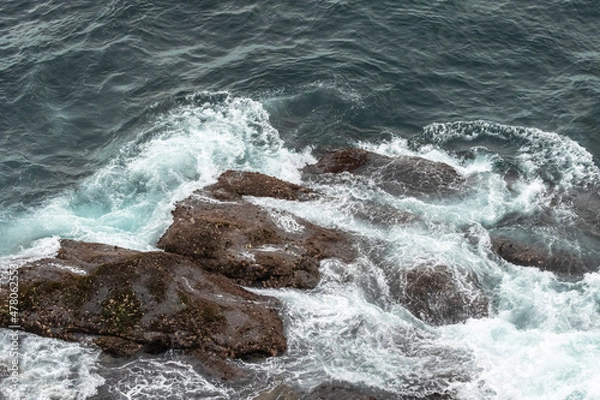 Fototapeta Waves on rocks, Diamond Bay, NSW, December 2021