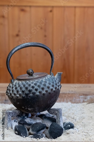 Obraz 囲炉裏に置かれている鉄瓶