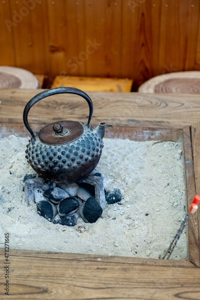 Obraz 囲炉裏に置かれている鉄瓶