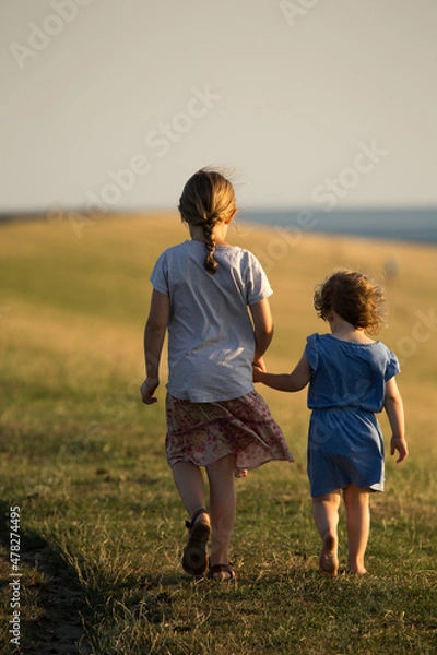 Fototapeta sisters walking together