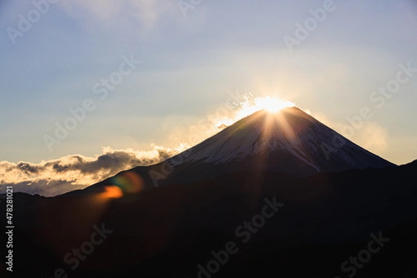 Fototapeta 山梨県高下からの朝日の富士山（ダイヤモンド富士）